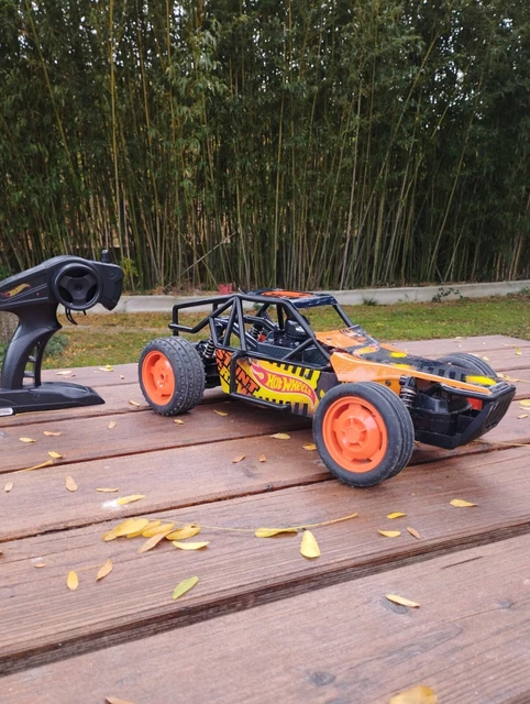 voiture télécommandée hot wheels stunt buggy